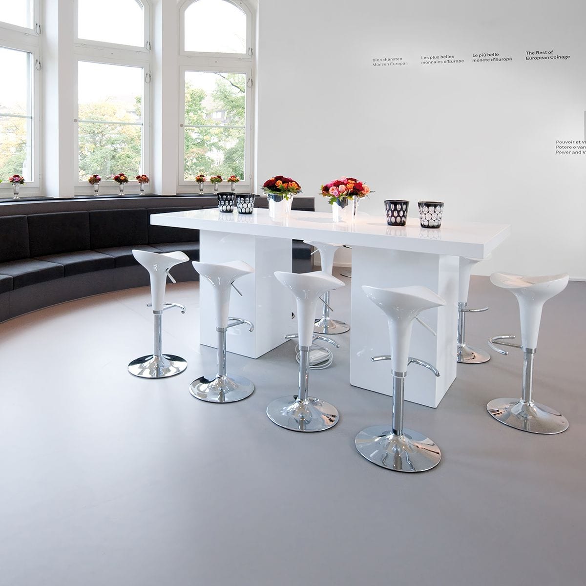 Exklusive Event Stehtische mieten bei Creativework